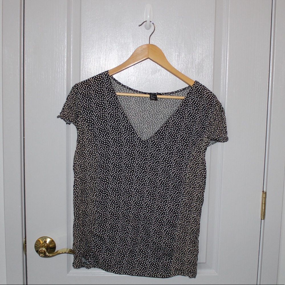 BLACK AND WHITE PATTERNED BLOUSE